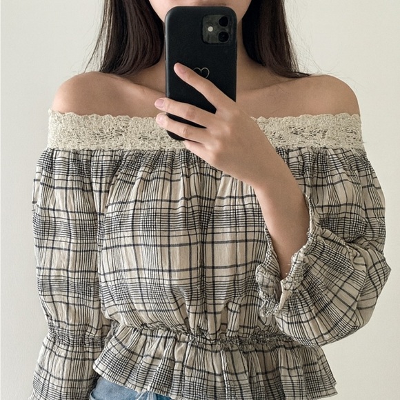 LOFT Off-Shoulder Plaid Blouse S Black White Crochet Lace Ruffle Hem Boho Top - Picture 8 of 8